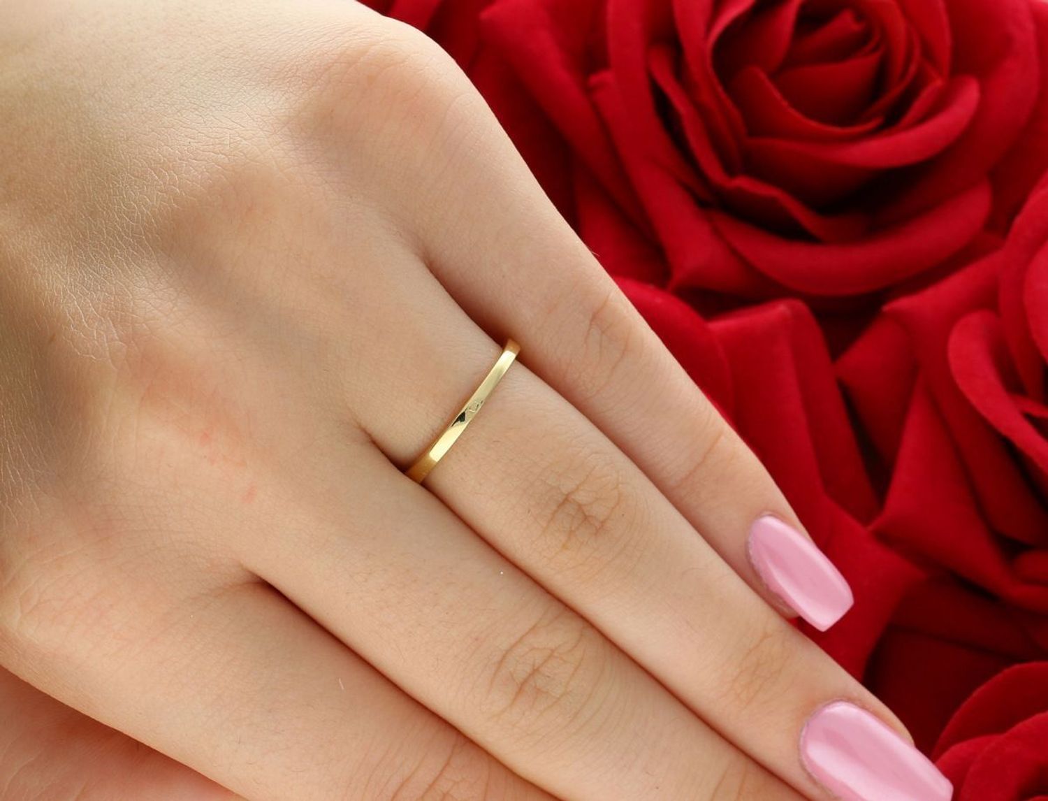 Klasyczny pierścionek zaręczynowy z żółtego i białego złota 585, rozmiar 12. 17 diamentów o masie 0,15 ct. Certyfikat PTG. Idealny prezent z klasą.1.jpg